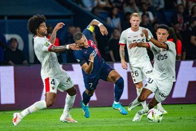 Kylian Mbappe (Paris SG) Dante (OGC Nice) Sofiane Diop (OGC Nice) FOOTBALL : Paris Saint Germain - OGC Nice - Ligue 1 - JournÃ e 5 - 15 09 2023 BaptisteAutissier Panoramic 
