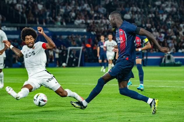 Randal Kolo Muani (Paris SG) Dante (OGC Nice) FOOTBALL : Paris Saint Germain - OGC Nice - Ligue 1 - JournÃ e 5 - 15 09 2023 BaptisteAutissier Panoramic 
