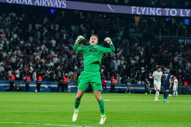 Marcin Bulka (OGC Nice) FOOTBALL : Paris Saint Germain - OGC Nice - Ligue 1 - JournÃ e 5 - 15 09 2023 BaptisteAutissier Panoramic 