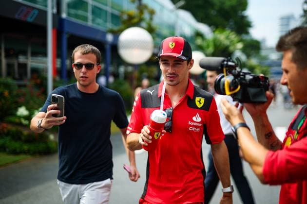 LECLERC Charles (mco), Scuderia Ferrari SF-23, portrait during the 2023 Formula 1 Singapore Airlines Singapore Grand Prix, 15th round of the 2023 Formula One World Championship, WM, Weltmeisterschaft from September 15 to 17, 2023 on the Marina Bay Street Circuit, in Singapore - F1 - SINGAPORE GRAND PRIX 2023 DPPI Panoramic  00123034_G0OD6848