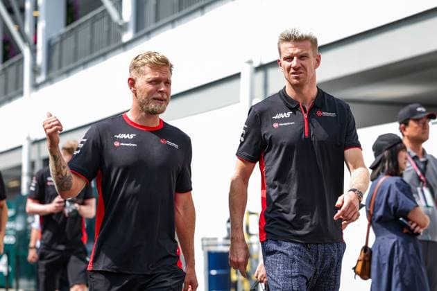 MAGNUSSEN Kevin (den), Haas F1 Team VF-23 Ferrari, HULKENBERG Nico (ger), Haas F1 Team VF-23 Ferrari, portrait during the 2023 Formula 1 Singapore Airlines Singapore Grand Prix, 15th round of the 2023 Formula One World Championship, WM, Weltmeisterschaft from September 15 to 17, 2023 on the Marina Bay Street Circuit, in Singapore - F1 - SINGAPORE GRAND PRIX 2023 DPPI Panoramic  00123034_GOOD2214