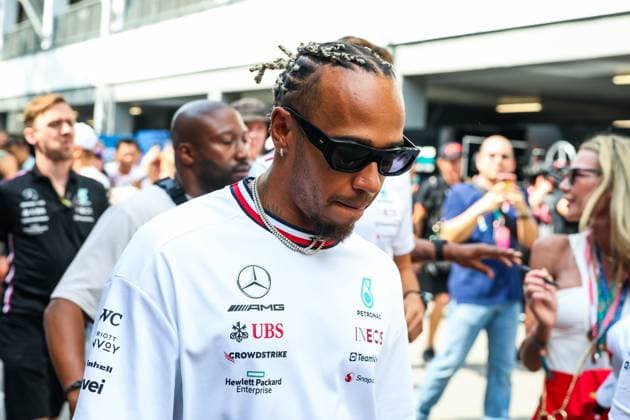 HAMILTON Lewis (gbr), Mercedes AMG F1 Team W14, portrait during the 2023 Formula 1 Singapore Airlines Singapore Grand Prix, 15th round of the 2023 Formula One World Championship, WM, Weltmeisterschaft from September 15 to 17, 2023 on the Marina Bay Street Circuit, in Singapore - F1 - SINGAPORE GRAND PRIX 2023 DPPI Panoramic  00123034_G0OD6907