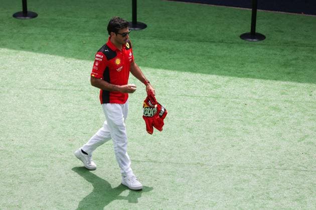 SAINZ Carlos (spa), Scuderia Ferrari SF-23, portrait during the 2023 Formula 1 Singapore Airlines Singapore Grand Prix, 15th round of the 2023 Formula One World Championship, WM, Weltmeisterschaft from September 15 to 17, 2023 on the Marina Bay Street Circuit, in Singapore - F1 - SINGAPORE GRAND PRIX 2023 DPPI Panoramic  00123034_AV6_6176