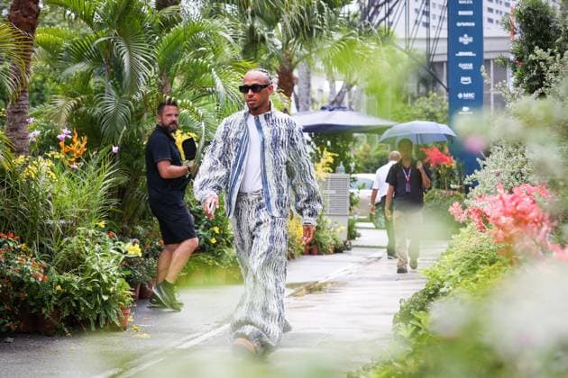 Sport Bilder des Tages HAMILTON Lewis (gbr), Mercedes AMG F1 Team W14, portrait during the 2023 Formula 1 Singapore Airlines Singapore Grand Prix, 15th round of the 2023 Formula One World Championship, WM, Weltmeisterschaft from September 15 to 17, 2023 on the Marina Bay Street Circuit, in Singapore - F1 - SINGAPORE GRAND PRIX 2023 DPPI Panoramic  00123034_AV6_6251