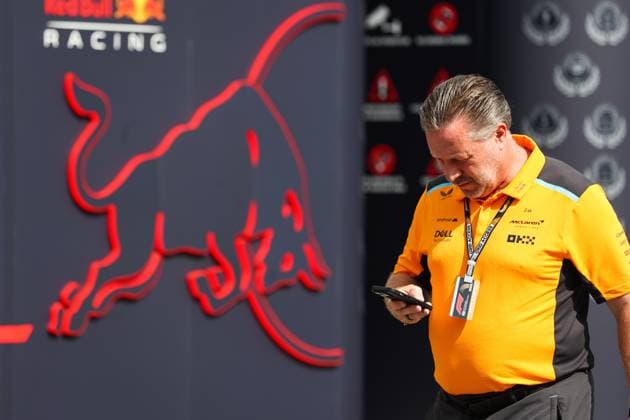 BROWN Zak (usa), CEO of of McLaren Racing, portrait, Red Bull Racing illustration during the 2023 Formula 1 Singapore Airlines Singapore Grand Prix, 15th round of the 2023 Formula One World Championship, WM, Weltmeisterschaft from September 15 to 17, 2023 on the Marina Bay Street Circuit, in Singapore - F1 - SINGAPORE GRAND PRIX 2023 DPPI Panoramic  00123034_AV6_6498