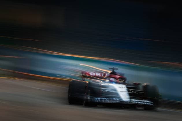 40 LAWSON Liam (nzl), Scuderia AlphaTauri AT04, action during the 2023 Formula 1 Singapore Airlines Singapore Grand Prix, 15th round of the 2023 Formula One World Championship, WM, Weltmeisterschaft from September 15 to 17, 2023 on the Marina Bay Street Circuit, in Singapore - F1 - SINGAPORE GRAND PRIX 2023 DPPI Panoramic  00123034_AV3_6791
