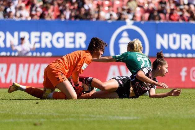 Goalkeeper Livia Peng (1 SV Werder Bremen), Emma Kusch (9 1. FC Nuremberg) and Nina Luehrssen (27 SV Werder Bremen) during the Google Pixel Frauen Bundesliga match between 1. FC Nuremberg and SV Werder Bremen at Max-Morlock-Stadium, Nuremberg, Germany. (Sven Beyrich SPP) Copyright: xSvenxBeyrich SPPx spp-en-SvBe-20230916-D75_7954