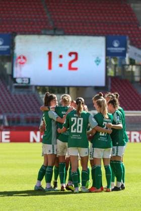 v li SV Werder Bremen players celebrating goal, cheering, jubilant, optimistic, game scene, highlight, joy over the goal to 1 2, THE DFB DIRECTIVES PROHIBIT ANY USE OF PHOTOGRAPHS AS IMAGE SEQUENCES AND OR QUASI VIDEO , 16 09 2023, Nuremberg Germany , Football, Google Pixel Womens Bundesliga, 1 FC Nürnberg SV Werder Bremen xobx