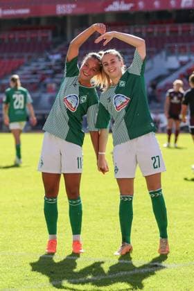 v li Goal scorer Maja Sternad SV Werder Bremen, 11 and Nina Lührßen SV Werder Bremen, 27 with goal cheer, cheering, jubilant, optimistic, game scene, highlight, joy about the goal to 1 4, THE DFB DIRECTIVES PROHIBIT ANY USE OF PHOTOGRAPHS AS IMAGE SEQUENCES AND OR QUASI VIDEO , 16 09 2023, Nuremberg Germany , Football , Google Pixel Womens Bundesliga , 1 FC Nürnberg SV Werder Bremen xobx
