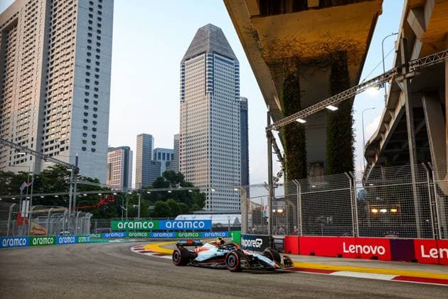 02 SARGEANT Logan (usa), Williams Racing FW45, action during the 2023 Formula 1 Singapore Airlines Singapore Grand Prix, 15th round of the 2023 Formula One World Championship, WM, Weltmeisterschaft from September 15 to 17, 2023 on the Marina Bay Street Circuit, in Singapore - F1 - SINGAPORE GRAND PRIX 2023 DPPI Panoramic  00123034_G0OD7845