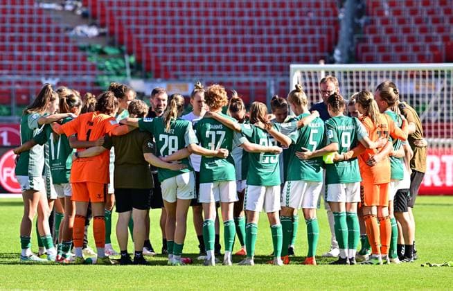 16 09 2023 football season 2023 2024 1 women football Bundesliga 01 matchday 1 FC Nürnberg FCN club SV Werder Bremen SVW sport photo zinc xwoxzix team circle team Bremen after end of match