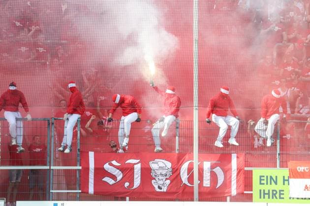 Sport Themen der Woche KW37 Sport Bilder des Tages die Fans vom von Kickers Offenbach, GER, FSV Frankfurt - Kickers Offenbach, Fussball, Regionalliga Suedwest, Saison 2023 2024, 16.09.2023, GER, FSV Frankfurt - Kickers Offenbach, Fussball, Regionalliga Suedwest, Saison 2023 2024, 16.09.2023 Frankfurt *** the fans of Kickers Offenbach, GER, FSV Frankfurt Kickers Offenbach, football, Regionalliga Suedwest, season 2023 2024, 16 09 2023, GER, FSV Frankfurt Kickers Offenbach, football, Regionalliga Suedwest, season 2023 2024, 16 09 2023 Frankfurt Copyright: xEibner-Pressefoto UlrichxScherbaumx EP_USM