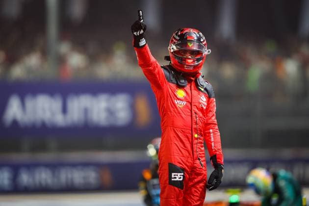 pole position SAINZ Carlos (spa), Scuderia Ferrari SF-23, portrait during the 2023 Formula 1 Singapore Airlines Singapore Grand Prix, 15th round of the 2023 Formula One World Championship, WM, Weltmeisterschaft from September 15 to 17, 2023 on the Marina Bay Street Circuit, in Singapore - F1 - SINGAPORE GRAND PRIX 2023 DPPI Panoramic  00123034_AV3_7966