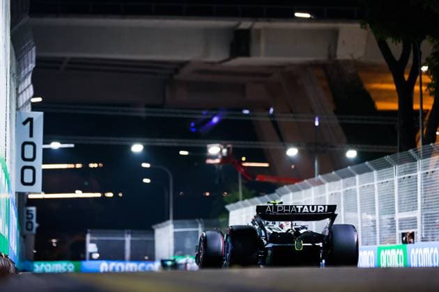 22 TSUNODA Yuki (jap), Scuderia AlphaTauri AT04, action during the 2023 Formula 1 Singapore Airlines Singapore Grand Prix, 15th round of the 2023 Formula One World Championship, WM, Weltmeisterschaft from September 15 to 17, 2023 on the Marina Bay Street Circuit, in Singapore - F1 - SINGAPORE GRAND PRIX 2023 DPPI Panoramic  00123034_AV6_7629