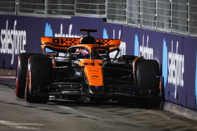 81 PIASTRI Oscar (aus), McLaren F1 Team MCL60, action during the 2023 Formula 1 Singapore Airlines Singapore Grand Prix, 15th round of the 2023 Formula One World Championship, WM, Weltmeisterschaft from September 15 to 17, 2023 on the Marina Bay Street Circuit, in Singapore - F1 - SINGAPORE GRAND PRIX 2023 DPPI Panoramic  00123034_G0OD8808