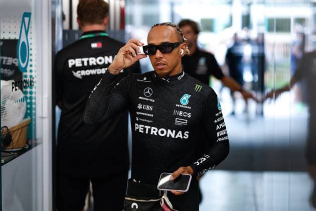 HAMILTON Lewis (gbr), Mercedes AMG F1 Team W14, portrait during the 2023 Formula 1 Singapore Airlines Singapore Grand Prix, 15th round of the 2023 Formula One World Championship, WM, Weltmeisterschaft from September 15 to 17, 2023 on the Marina Bay Street Circuit, in Singapore - F1 - SINGAPORE GRAND PRIX 2023 DPPI Panoramic  F12023GP16SIN_Jk166303