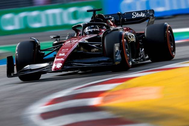 77 BOTTAS Valtteri (fin), Alfa Romeo F1 Team Stake C43, action during the 2023 Formula 1 Singapore Airlines Singapore Grand Prix, 15th round of the 2023 Formula One World Championship, WM, Weltmeisterschaft from September 15 to 17, 2023 on the Marina Bay Street Circuit, in Singapore - F1 - SINGAPORE GRAND PRIX 2023 DPPI Panoramic  F12023GP16SIN_Jk167084