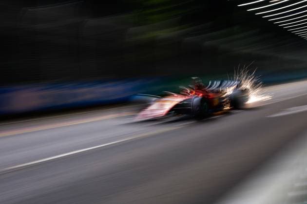 16 LECLERC Charles (mco), Scuderia Ferrari SF-23, action during the 2023 Formula 1 Singapore Airlines Singapore Grand Prix, 15th round of the 2023 Formula One World Championship, WM, Weltmeisterschaft from September 15 to 17, 2023 on the Marina Bay Street Circuit, in Singapore - F1 - SINGAPORE GRAND PRIX 2023 DPPI Panoramic  00123034__H0A0603