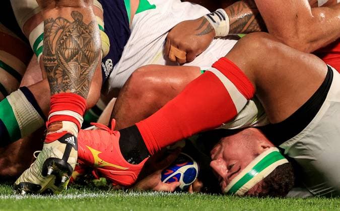 Sport Themen der Woche KW37 Sport Bilder des Tages Rugby, WM, Irland - Tonga 2023 Rugby World Cup Pool B, Stade de la Beaujoire, Nantes, France 16 9 2023 Ireland vs Tonga Ireland s Rob Herring Rob Herring scores a try that is later disallowed 16 9 2023  Copyright: x INPHO DanxSheridanx AJ5I9a718