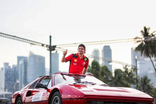 LECLERC Charles (mco), Scuderia Ferrari SF-23, portrait drivers parade des pilotes during the 2023 Formula 1 Singapore Airlines Singapore Grand Prix, 15th round of the 2023 Formula One World Championship, WM, Weltmeisterschaft from September 15 to 17, 2023 on the Marina Bay Street Circuit, in Singapore - F1 - SINGAPORE GRAND PRIX 2023 - RACE DPPI Panoramic  00123035_AV6_8561