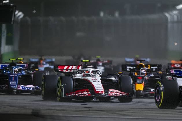 27 HULKENBERG Nico (ger), Haas F1 Team VF-23 Ferrari, action during the 2023 Formula 1 Singapore Airlines Singapore Grand Prix, 15th round of the 2023 Formula One World Championship, WM, Weltmeisterschaft from September 15 to 17, 2023 on the Marina Bay Street Circuit, in Singapore - F1 - SINGAPORE GRAND PRIX 2023 - RACE DPPI Panoramic  G0OD0432