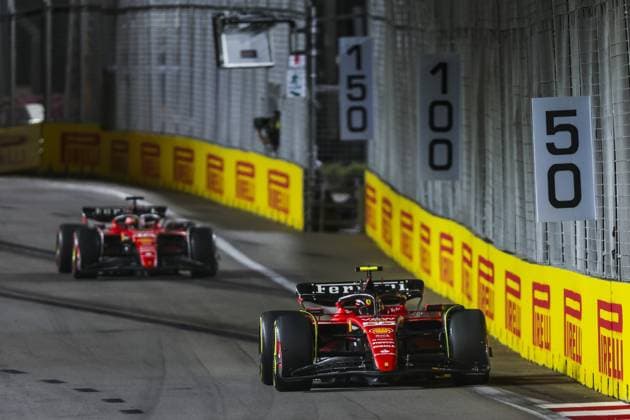 55 SAINZ Carlos (spa), Scuderia Ferrari SF-23, action during the 2023 Formula 1 Singapore Airlines Singapore Grand Prix, 15th round of the 2023 Formula One World Championship, WM, Weltmeisterschaft from September 15 to 17, 2023 on the Marina Bay Street Circuit, in Singapore - F1 - SINGAPORE GRAND PRIX 2023 - RACE DPPI Panoramic  G0OD0675
