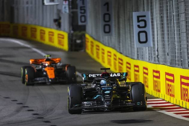 63 RUSSELL George (gbr), Mercedes AMG F1 Team W14, action during the 2023 Formula 1 Singapore Airlines Singapore Grand Prix, 15th round of the 2023 Formula One World Championship, WM, Weltmeisterschaft from September 15 to 17, 2023 on the Marina Bay Street Circuit, in Singapore - F1 - SINGAPORE GRAND PRIX 2023 - RACE DPPI Panoramic  G0OD0699