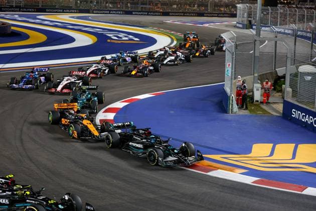 Start, 63 George Russell GBR, Mercedes AMG Petronas F1 Team , 4 Lando Norris GBR, McLaren F1 Team , 14 Fernando Alonso ESP, Aston Martin Aramco Cognizant F1 Team , F1 Grand Prix of Singapore at Marina Bay Street Circuit on September 17, 2023 in Singapore, Singapore Photo by HOCH ZWEI Singapore Singapore