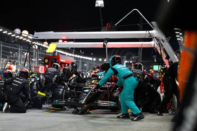 44 Lewis Hamilton GBR, Mercedes AMG Petronas F1 Team , F1 Grand Prix of Singapore at Marina Bay Street Circuit on September 17, 2023 in Singapore, Singapore Photo by HOCH ZWEI Singapore Singapore