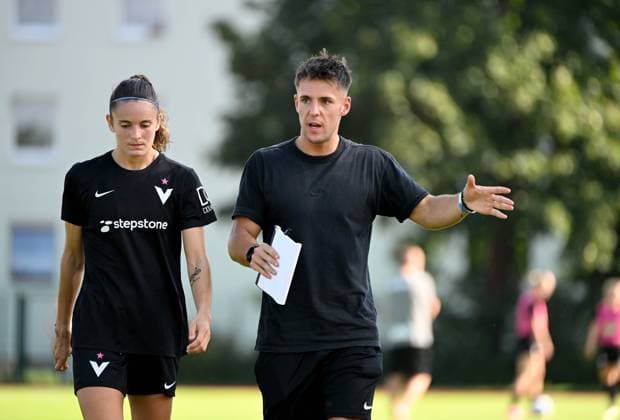 Football, Women, Regionalliga Nordost, season 2023 2024 4 matchday , 1 FC Union Berlin FC Viktoria 89, v l Laura Casanovas Diaz FC Viktoria 1889 Berlin , coach Dennis Galleski FC Viktoria 1889 Berlin , 17 09 2023, Copyright: xMatthiasxKochx