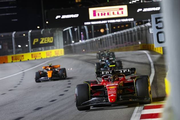 55 SAINZ Carlos (spa), Scuderia Ferrari SF-23, action during the 2023 Formula 1 Singapore Airlines Singapore Grand Prix, 15th round of the 2023 Formula One World Championship, WM, Weltmeisterschaft from September 15 to 17, 2023 on the Marina Bay Street Circuit, in Singapore - F1 - SINGAPORE GRAND PRIX 2023 - RACE DPPI Panoramic  GOOD3458