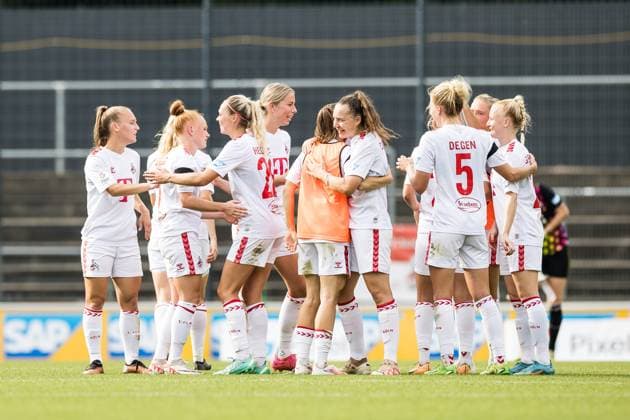 GOOGLE PIXEL Womens Bundesliga 1 FC Koeln RB Leipzig 17 09 2023 Cheers from the players of 1 FC Koeln after the 2 1 win against RB Leipzig GOOGLE PIXEL Womens Bundesliga, 1 FC Koeln RB Leipzig, Koeln, Franz Kremer Stadion on 17 09 2023 DFB REGULATIONS PROHIBIT ANY USE OF PHOTOGRAPHS AS IMAGE SEQUENCES AND OR QUASI VIDEO Copyright: xBEAUTIFULxSPORTS Wunderlx