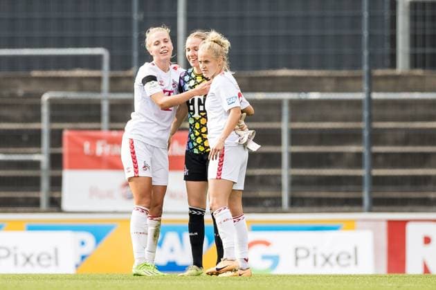 GOOGLE PIXEL Womens Bundesliga 1 FC Koeln RB Leipzig 17 09 2023 Jubilation among the players of 1 FC Koeln after the 2 1 victory against RB Leipzig Celina Degen 1 FC Koeln, 5 , Jasmin Pal 1 FC Koeln, 1 , Lena Uebach 1 FC Koeln, 27 GOOGLE PIXEL Womens Bundesliga, 1 FC Koeln RB Leipzig, Koeln, Franz Kremer Stadium on 17 09 2023 DFB REGULATES PROHIBIT ANY USE OF PHOTOGRAPHS AS IMAGE SEQUENCES AND OR QUASI VIDEO Copyright: xBEAUTIFULxSPORTS Wunderlx
