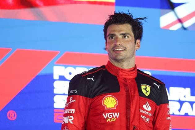 podium SAINZ Carlos (spa), Scuderia Ferrari SF-23, portrait during the 2023 Formula 1 Singapore Airlines Singapore Grand Prix, 15th round of the 2023 Formula One World Championship, WM, Weltmeisterschaft from September 15 to 17, 2023 on the Marina Bay Street Circuit, in Singapore - F1 - SINGAPORE GRAND PRIX 2023 - RACE DPPI Panoramic  00123035_AV3_9779