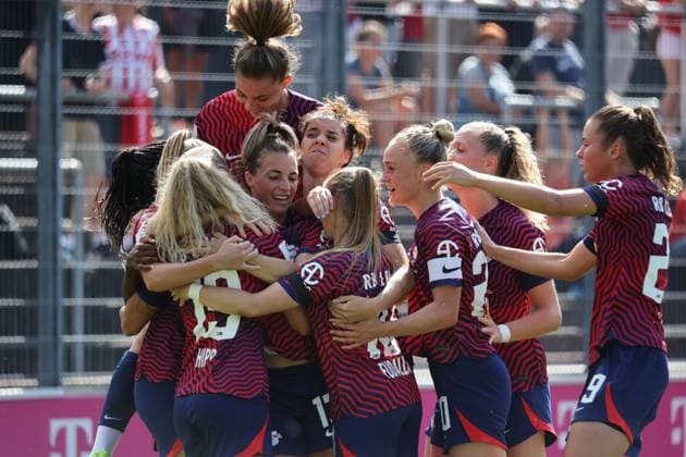 Goal celebration 1 1 by Sandra Starke Leipzig , 1 FC Köln RB Leipzig, Google Pixel Frauen Bundesliga, 1 Spieltag, Cologne, Germany, 17 09 2023