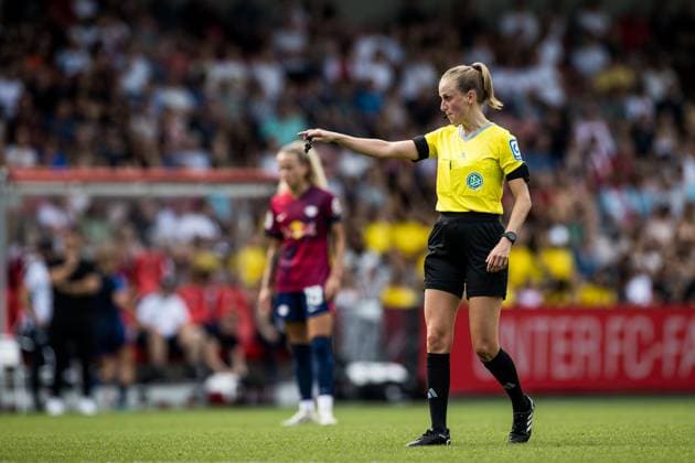 GOOGLE PIXEL Womens Bundesliga 1 FC Koeln RB Leipzig 17 09 2023 Referee Davina Lutz GOOGLE PIXEL Womens Bundesliga, 1 FC Koeln RB Leipzig, Koeln, Franz Kremer Stadium on 17 09 2023 DFB REGULATES PROHIBIT ANY USE OF PHOTOGRAPHS AS IMAGE SEQUENCES AND OR QUASI VIDEO Copyright: xBEAUTIFULxSPORTS Wunderlx