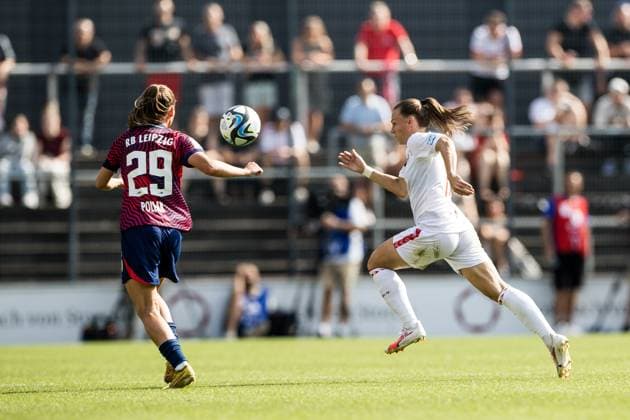 GOOGLE PIXEL Womens Bundesliga 1 FC Koeln RB Leipzig 17 09 2023 Julia Pollakv RB Leipzig, 29 , Dora Zeller 1 FC Koeln, 19 GOOGLE PIXEL Womens Bundesliga, 1 FC Koeln RB Leipzig, Koeln, Franz Kremer Stadion on 17 09 2023 DFB REGULATIONS PROHIBIT ANY USE OF PHOTOGRAPHS AS IMAGE SEQUENCES AND OR QUASI VIDEO Copyright: xBEAUTIFULxSPORTS Wunderlx