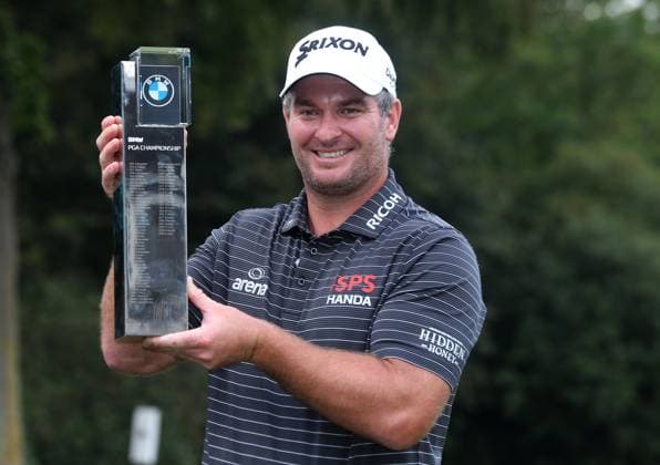 BMW PGA, Golf Herren Championship, Round 4, DP World Tour, European Tour, Wentworth Golf Club, Surrey, UK. - 17th September 2023. Ryan Fox of New Zealand Holds aloft The 2023 BMW PGA Championship Trophy after winning the tournament with a score of -18 Par. - BMW PGA Championship, Round 4, DP World Tour, European Tour, Wentworth Golf Club, Surrey, UK. - 17th September 2023. Surrey Wentworth Golf Course United Kingdom Copyright: xDanxWeirx CP_BMW_PGA_Championship_Round_4_62