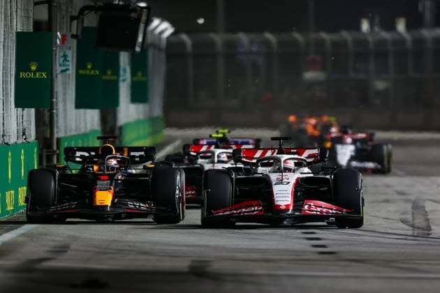 1 Max Verstappen NLD, Oracle Red Bull Racing , 20 Kevin Magnussen DNK, MoneyGram Haas F1 Team , F1 Grand Prix of Singapore at Marina Bay Street Circuit on September 17, 2023 in Singapore, Singapore Photo by HOCH ZWEI Singapore Singapore