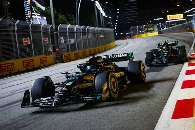 63 George Russell GBR, Mercedes AMG Petronas F1 Team , 44 Lewis Hamilton GBR, Mercedes AMG Petronas F1 Team , F1 Grand Prix of Singapore at Marina Bay Street Circuit on September 17, 2023 in Singapore, Singapore Photo by HOCH ZWEI Singapore Singapore