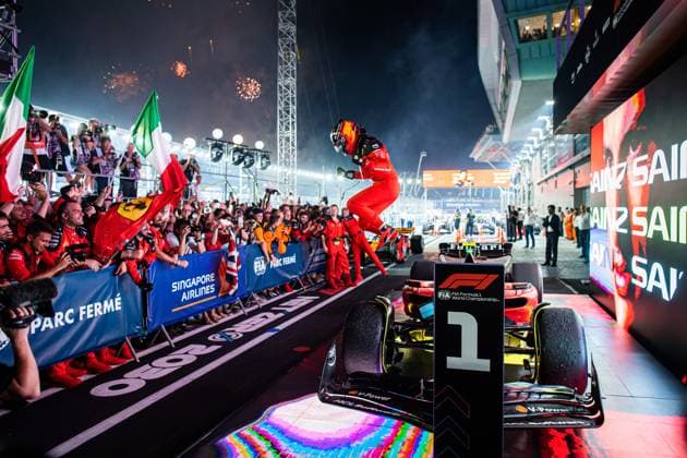 55 Carlos Sainz ESP, Scuderia Ferrari , F1 Grand Prix of Singapore at Marina Bay Street Circuit on September 17, 2023 in Singapore, Singapore Photo by HOCH ZWEI Singapore Singapore