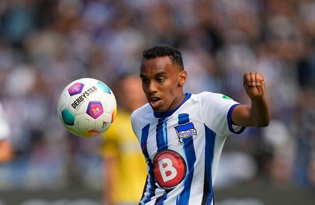 Germany, Berlin, 17.09.2023, Olympic Stadium, Hertha BSC vs Eintracht Braunschweig - 2. Bundesliga, Bilal Hussein (Hertha Berlin) controls the ball Berlin Olympic Stadium Berlin Germany *** Germany, Berlin, 17 09 2023, Olympic Stadium, Hertha BSC vs Eintracht Braunschweig 2 Bundesliga, Bilal Hussein Hertha Berlin controls the ball Berlin Olympic Stadium Berlin Germany  eu-images-659