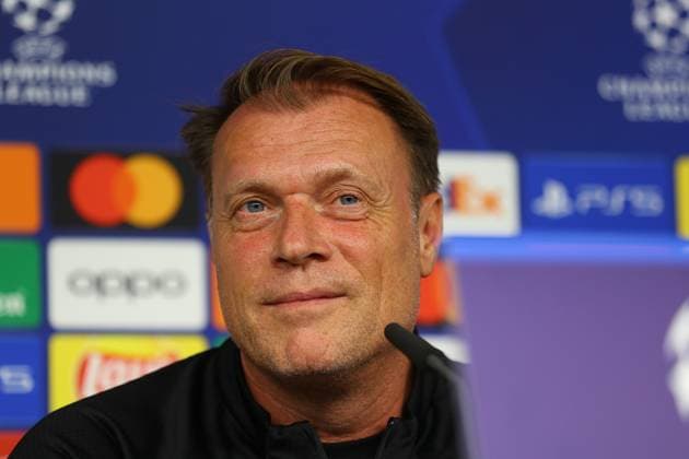 Soccer men season 2023 2024 UEFA Champions League 1 matchday I press conference I Shakhtar Donetsk I 18 09 2023 Patrick van Leeuwen coach, Shakhtar Donetsk smiles Hamburg Volksparkstadion Hamburg Germany Copyright: xLobecax xHenningxRohlfsx