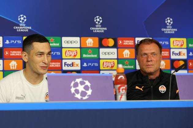 Soccer men season 2023 2024 UEFA Champions League 1 matchday I press conference I Shakhtar Donetsk I 18 09 2023 Taras Stepanenko 6, Shakhtar Donetsk and Patrick van Leeuwen coach, Shakhtar Donetsk in the press conference Hamburg Volksparkstadion Hamburg Germany Copyright: xLobecax xHenningxRohlfsx