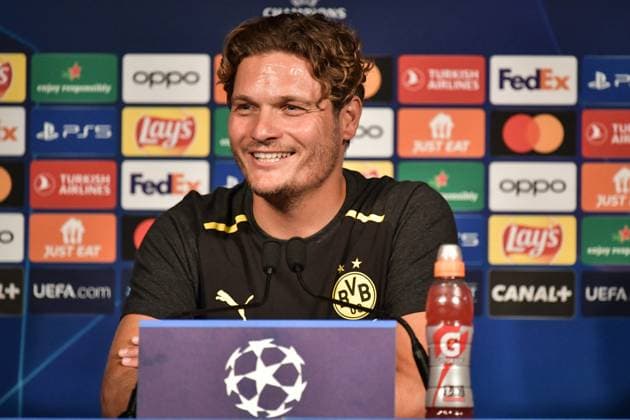 Champions League Football - Borussia Dortmund training session - Paris Borussia Dortmund s Chef-Trainer Edin Tarzic delivers a press conference, PK, Pressekonferenz prior to a training session of Borussia Dortmund on the eve of the Champions League football match between Paris Saint-Germain and Borussia Dortmund at the Parc des Princes stadium in Paris on September 18, 2023. Photo by Firas Abdullah ABACAPRESS.COM Paris Ã?le-de-France France  Copyright: xAbdullahxFiras ABACAx 868183_009 AbdullahxFiras ABACAx 868183_009