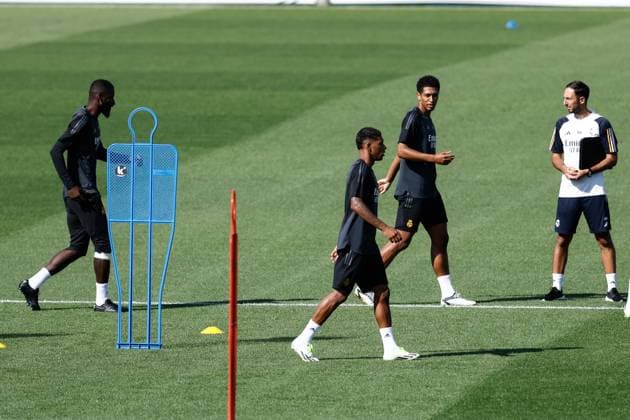 September 19, 2023: Vinicius Tobias and Jude Bellingham looks on during the training day of Real Madrid to play the UEFA Champions League football match against Union Berlin at Ciudad Deportiva Real Madrid on September 19, 2023, in Valdebebas, Madrid, Spain. - ZUMAa181 20230919_zaa_a181_006 Copyright: xOscarxJ.xBarrosox