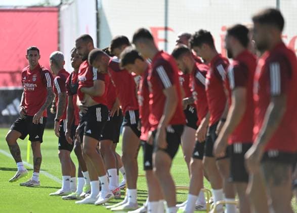 SOCCER - UEFA CL, Benfica vs RBS LISBON,PORTUGAL,19.SEP.23 - SOCCER - UEFA Champions League, group stage, SL Benfica vs Red Bull Salzburg, preview, training Benfica. Image shows Angel Di Maria (Benfica) with the team of Benfica.  GEPAxpictures xZedxJameson