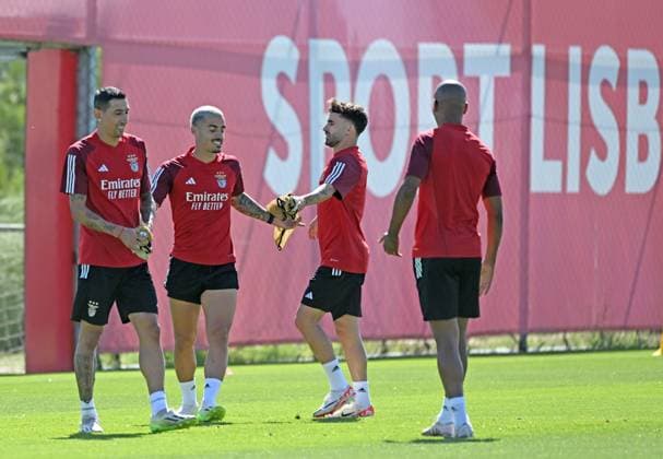 SOCCER - UEFA CL, Benfica vs RBS LISBON,PORTUGAL,19.SEP.23 - SOCCER - UEFA Champions League, group stage, SL Benfica vs Red Bull Salzburg, preview, training Benfica. Image shows Angel Di Maria (Benfica) with teammates.  GEPAxpictures xZedxJameson