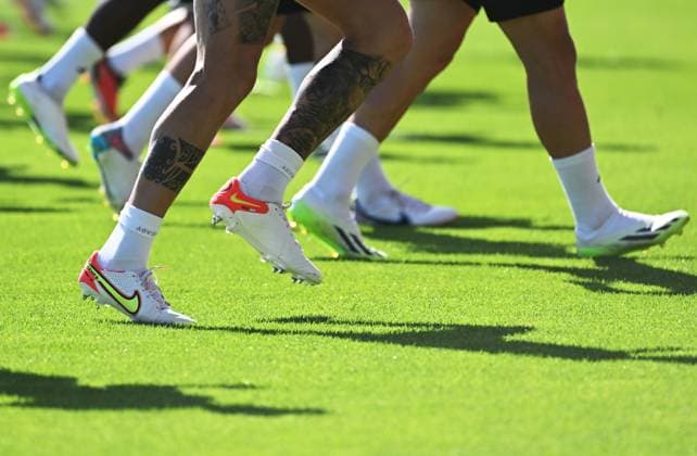SOCCER - UEFA CL, Benfica vs RBS LISBON,PORTUGAL,19.SEP.23 - SOCCER - UEFA Champions League, group stage, SL Benfica vs Red Bull Salzburg, preview, training Benfica. Image shows a feature with legs.  GEPAxpictures xZedxJameson