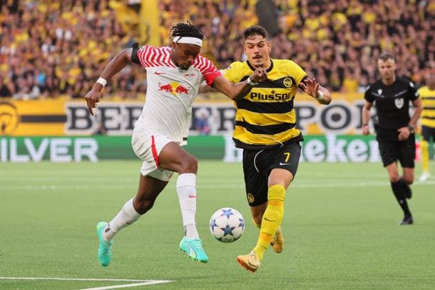 Bern RB Leipzig Champions League Bern, 19 09 2023, Wankdorf Stadion, Football , UEFA Champions League, Group G , Matchday 1, Young Boys Bern vs RB Leipzig , Pictured v l Mohamed Simakan 2, RB Leipzig and Filip Ugrinic 7, Bern , Photo intended for editorial use only , UEFA regulations prohibit any use of photographs as image sequences and or quasi video ,